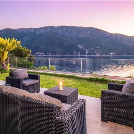 Mr Grey Luxury Vilă